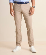 Load image into Gallery viewer, Vineyard Vines On-The-Go Pant in Khaki