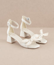 Load image into Gallery viewer, Made For Fun Bow Heels White