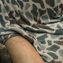 Load image into Gallery viewer, Burlebo Sherpa Blanket in Classic Deer Camo