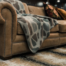 Load image into Gallery viewer, Burlebo Sherpa Blanket in Classic Deer Camo