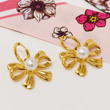 Load image into Gallery viewer, The Perfect Bow And Pearl Earrings