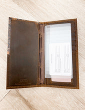 Load image into Gallery viewer, Fencerow Camo Roper Buck Wallet