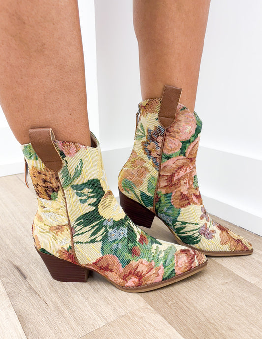 The Kaiya Vintage Western Tapestry Boots