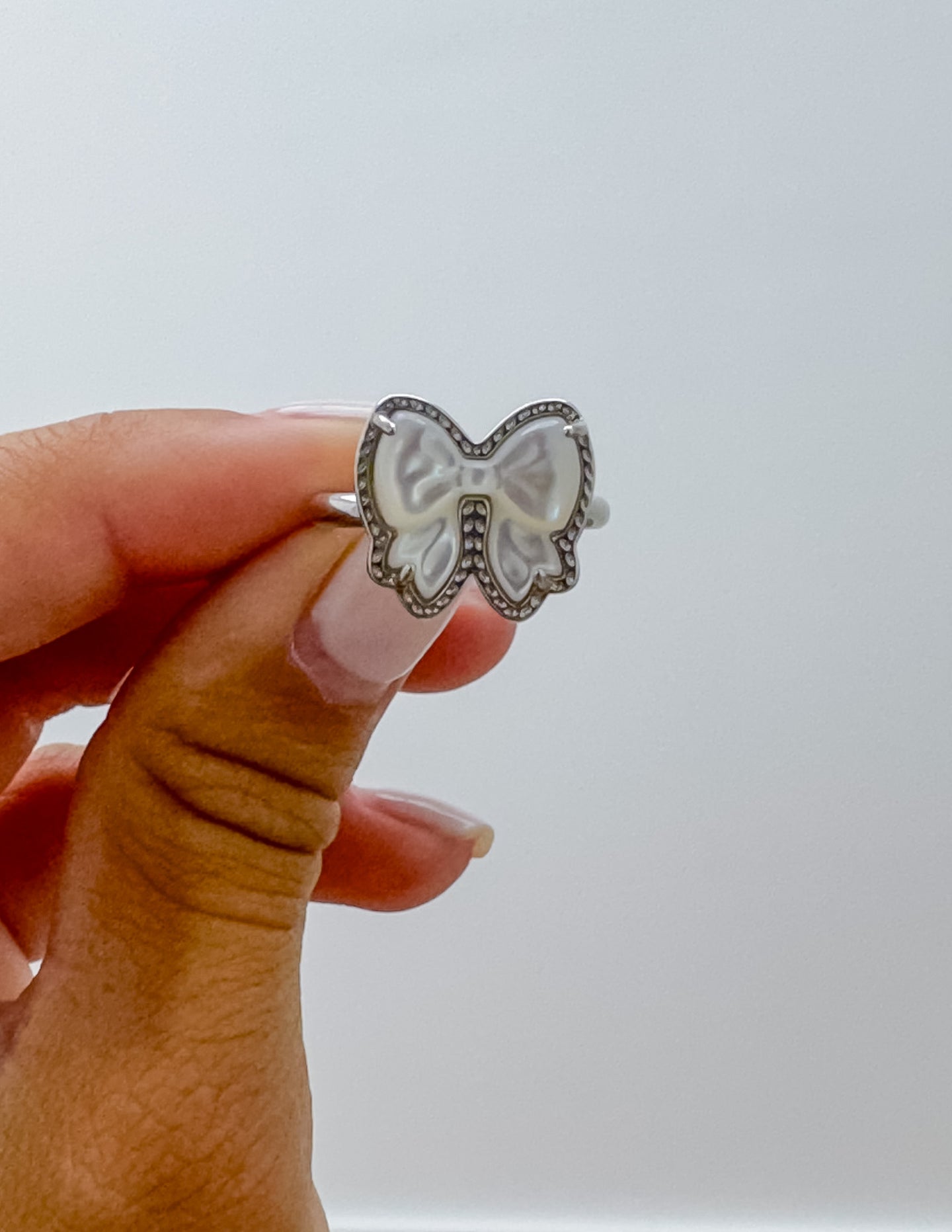 Kendra Scott Haley Bow Band Ring in Silver/Ivory MOP