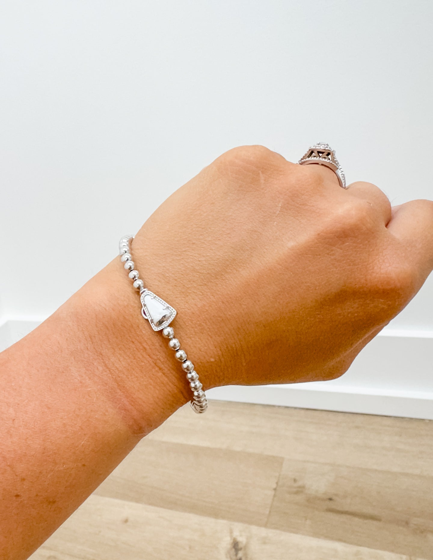 Kendra Scott Cheer Stretch Bracelet in Silver/White MOP