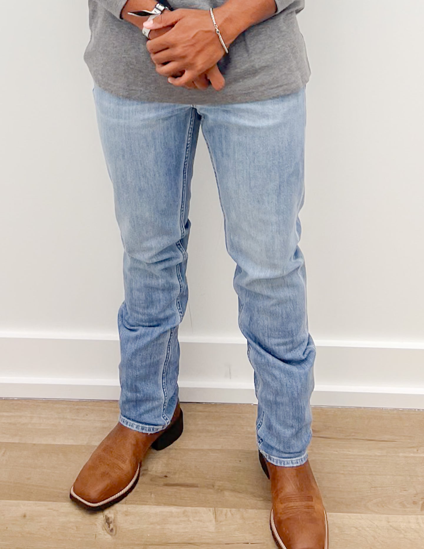 Vineyard Vines Slim Straight Denim in Vineyard Wash