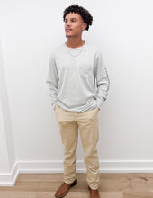 Load image into Gallery viewer, Vineyard Vines Vintage Whale LS Tee in Grey Heather