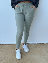 Load image into Gallery viewer, Dream On Fleece Inside Drawstring Jogger in Chinois Green