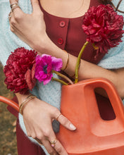 Load image into Gallery viewer, Kendra Scott Mallory Rose Ring Set in Gold Blush Ivory MOP