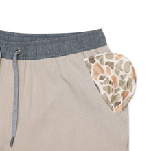 Load image into Gallery viewer, Burlebo 7&quot; Athletic Shorts in Heather Khaki with Venado Camo Liner