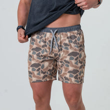 Load image into Gallery viewer, Burlebo 5.5&quot; Athletic Shorts in Pintail Camo