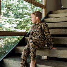 Load image into Gallery viewer, Burlebo Youth Fleece Joggers in Gauge Camo
