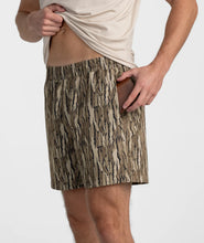 Load image into Gallery viewer, Southern Shirt Co. Men's Everyday Hybrid Shorts in Barkline