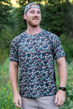 Load image into Gallery viewer, Burlebo Men&#39;s Performance Tee Throwback Camo