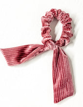 Load image into Gallery viewer, Easy Day Scrunchie